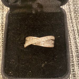 Baguette swirl ring, sterling silver